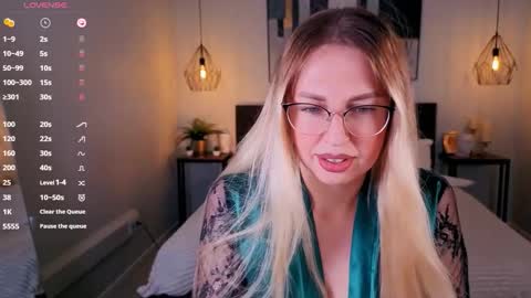 Lexy - Follow me online show from September 14, 2025, 6:56 am