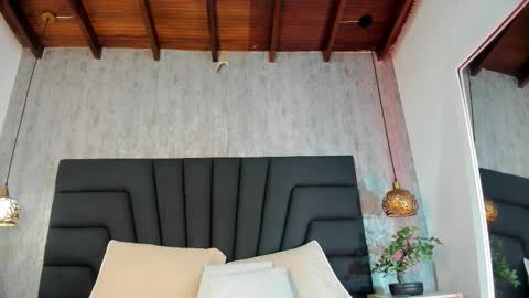 Lexie online show from November 13, 2025, 11:31 am