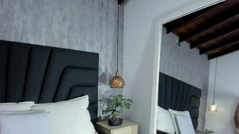 Lexie online show from November 28, 2025, 11:46 am