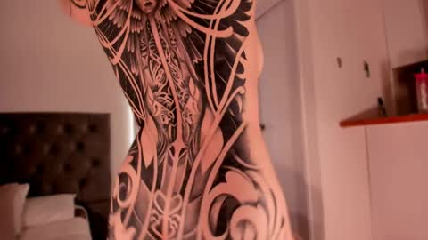 LEXIE online show from April 21, 2026, 1:42 am