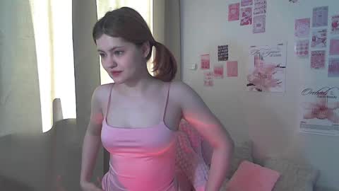 lexiie fox online show from April 15, 2026, 12:01 pm