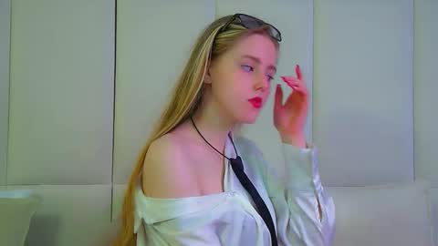 Lexi online show from September 30, 2025, 8:19 am