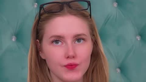 Snapshot of lexireadway chatting on June 4, 2026, 9:37 am Lexi online show from June 4, 2026, 9:37 am