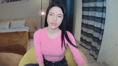 lexyswett online show from February 24, 2025, 1:42 pm