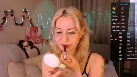 Lily online show from July 9, 2026, 7:23 am