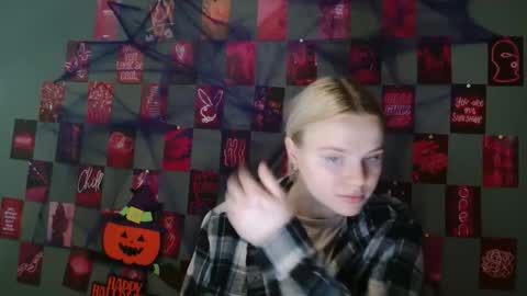 Leyla online show from October 14, 2025, 6:03 am