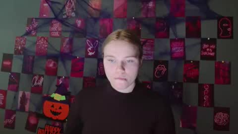 Leyla online show from October 22, 2025, 6:24 am