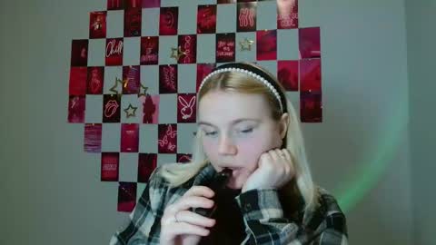 Leyla online show from November 19, 2025, 8:25 am