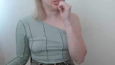 Leyla online show from March 23, 2026, 11:14 am