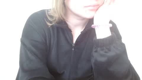 Snapshot of leyla_le chatting on April 28, 2026, 5:45 am Leyla online show from April 28, 2026, 5:45 am