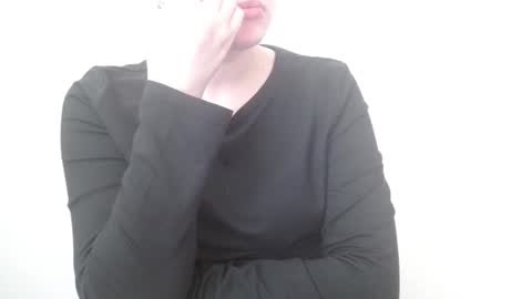 Snapshot of leyla_le chatting on May 4, 2026, 6:09 am Leyla online show from May 4, 2026, 6:09 am