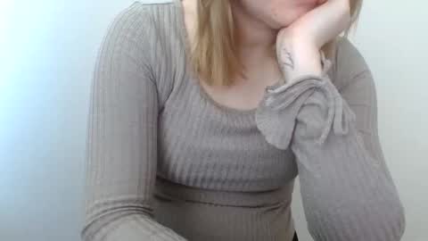 Snapshot of leyla_le chatting on May 11, 2026, 5:35 am Leyla online show from May 11, 2026, 5:35 am