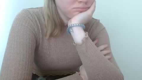 Snapshot of leyla_le chatting on May 12, 2026, 6:10 am Leyla online show from May 12, 2026, 6:10 am