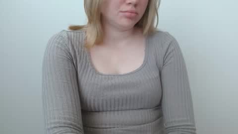 Snapshot of leyla_le chatting on May 15, 2026, 6:31 am Leyla online show from May 15, 2026, 6:31 am