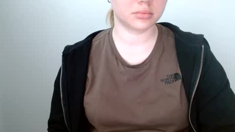 Snapshot of leyla_le chatting on May 21, 2026, 6:09 am Leyla online show from May 21, 2026, 6:09 am