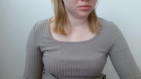 Snapshot of leyla_le chatting on May 26, 2026, 5:47 am Leyla online show from May 26, 2026, 5:47 am