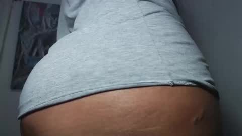 leyli_ass online show from October 19, 2025, 2:18 pm
