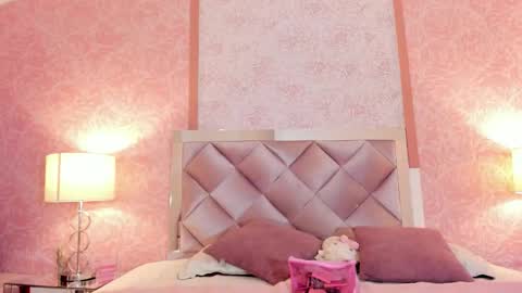 LEZY online show from November 12, 2025, 8:08 pm