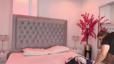 Lia  online show from April 16, 2026, 3:29 am