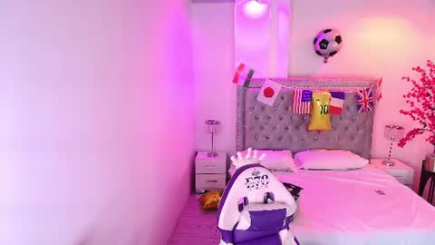 Lia  online show from June 16, 2026, 3:42 am