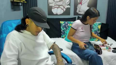 Snapshot of lia_and_thom_ chatting on October 3, 2025, 7:22 pm Lia and Thom online show from October 3, 2025, 7:22 pm