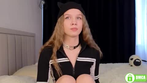 Lia  online show from October 10, 2025, 10:14 am