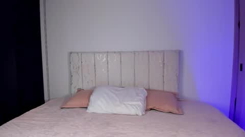 Lia online show from November 21, 2025, 5:06 am