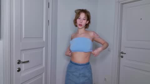 lia_gwen online show from November 26, 2025, 1:34 pm