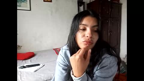 Lia online show from February 6, 2026, 1:14 pm