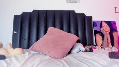 Lia Jhonson online show from February 20, 2025, 2:13 pm