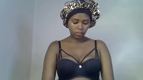 lia online show from September 22, 2025, 1:40 am