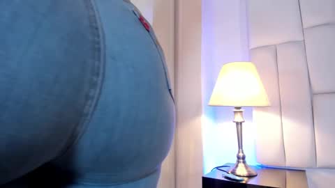 lia_mariana online show from February 12, 2025, 6:19 pm