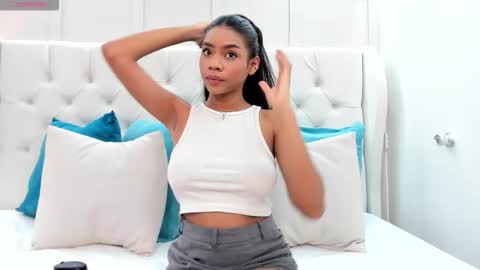 Lia Pascal  online show from November 25, 2025, 11:21 am