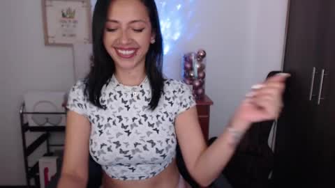 Snapshot of lia_smith87 chatting on December 20, 2024, 7:50 pm Laura online show from December 20, 2024, 7:50 pm