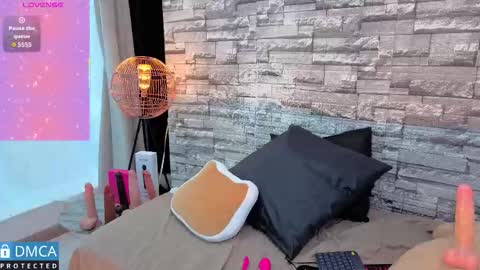 lia summer1 online show from November 19, 2025, 7:14 pm