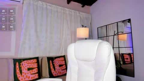 Snapshot of liaamoon_ chatting on May 14, 2026, 12:23 pm Lia online show from May 14, 2026, 12:23 pm