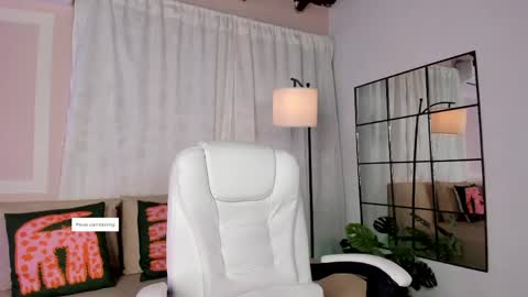 Snapshot of liaamoon_ chatting on May 19, 2026, 12:33 pm Lia online show from May 19, 2026, 12:33 pm
