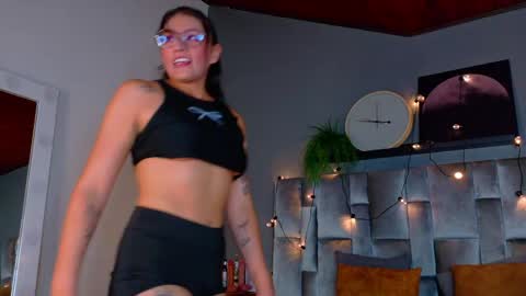 Snapshot of liaamoretti__ chatting on May 15, 2026, 3:24 am L I A online show from May 15, 2026, 3:24 am