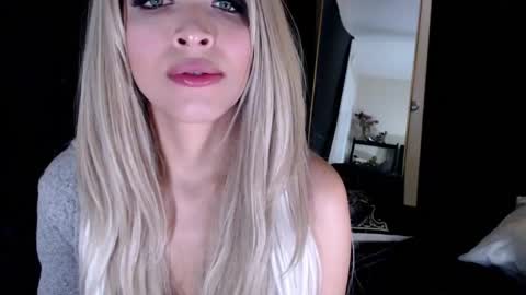 Lia Divina online show from February 8, 2025, 10:18 am