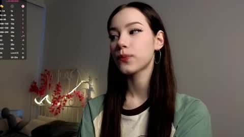 Lia  online show from April 12, 2026, 11:15 am