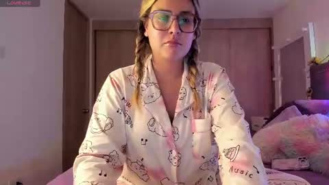 Lia  online show from July 19, 2026, 3:54 am