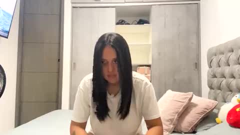 Lian  online show from November 10, 2025, 2:32 am