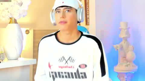 Liam online show from September 8, 2025, 11:59 pm