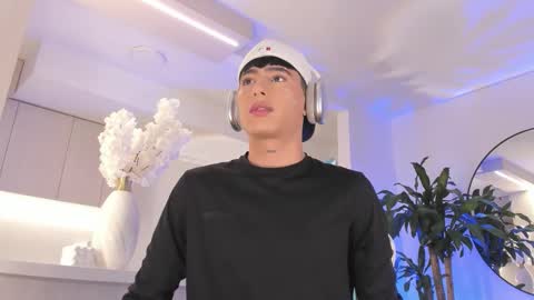 Liam online show from February 25, 2026, 1:15 am