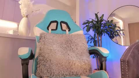 Liam online show from March 2, 2026, 5:08 am