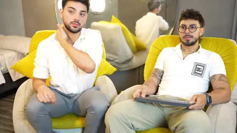 Liam  Luca online show from February 17, 2025, 6:48 pm