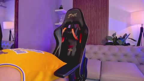 Liam Collins online show from December 17, 2025, 11:49 am