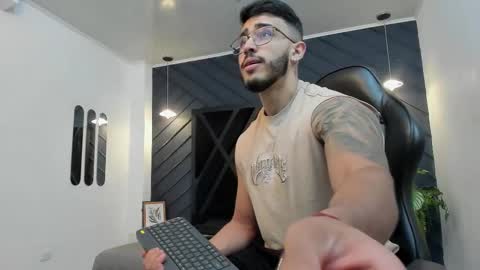 LIAM KLEIN online show from November 2, 2025, 2:08 pm