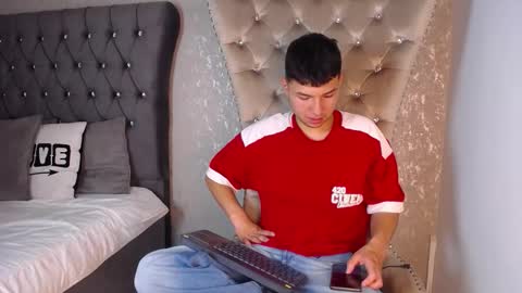 Snapshot of liam_sean chatting on March 4, 2026, 8:37 pm Liam online show from March 4, 2026, 8:37 pm