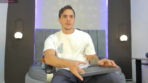 Liam online show from October 21, 2025, 7:14 pm